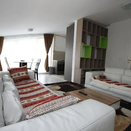 萨拉热维公寓酒店 *